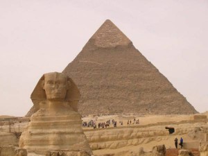 015_sphinx_and_the_pyramid (1)